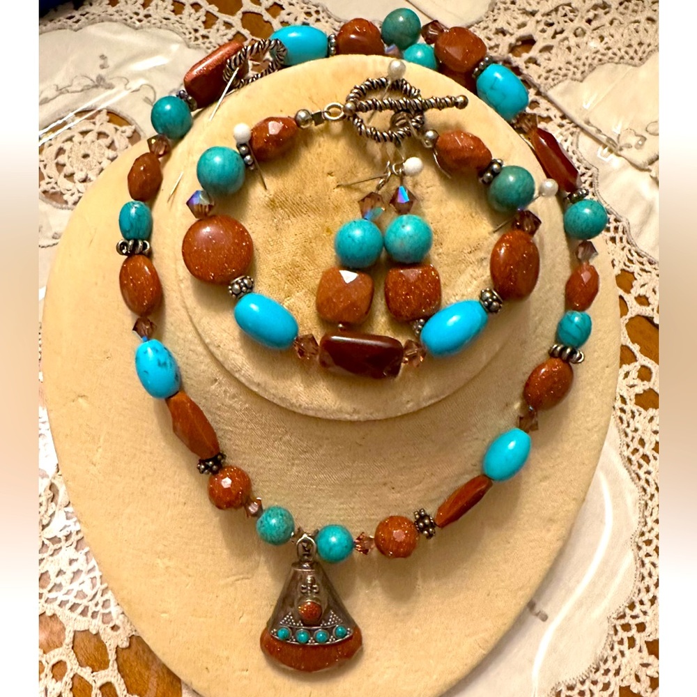 Beautiful unique Faux Turquoise Beaded Necklace, Bracelet, & Earrings